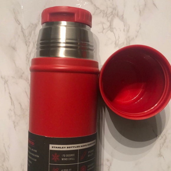 NWT Supreme Stanley Vacuum Insulated Bottle, 20 oz - Picture 6 of 12